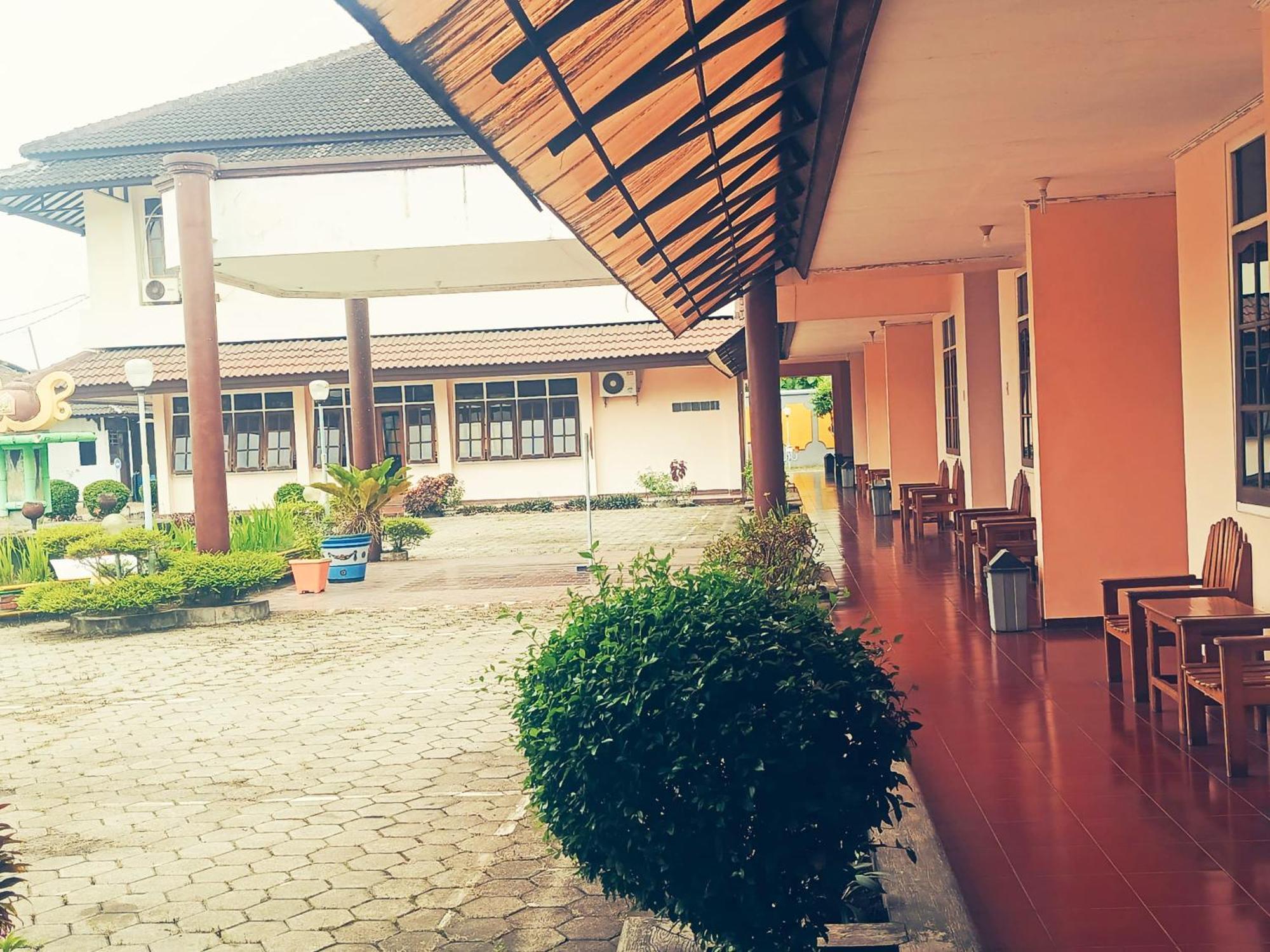 Hotel Wijaya Purwokerto Ngoại thất bức ảnh